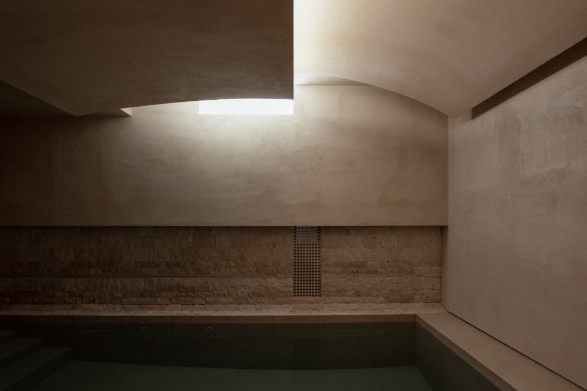 3DM Architecture designs minimalist home in Malta
