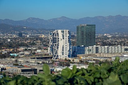 (W)rapper, office tower, Los Angeles