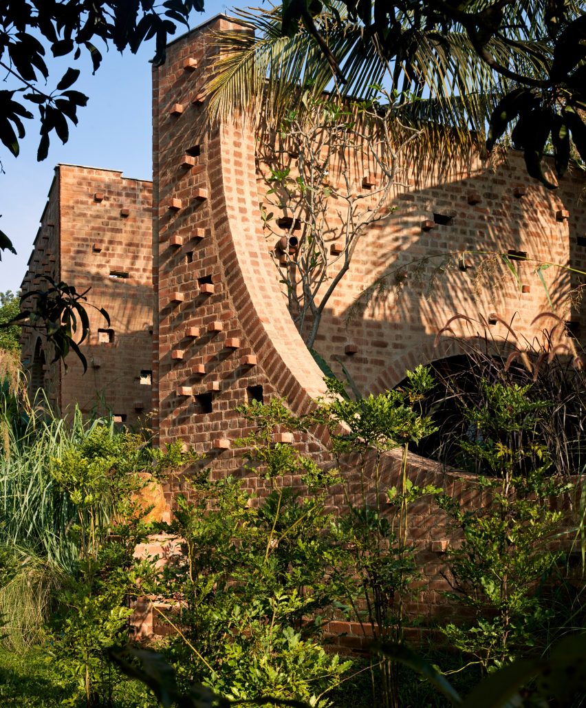 Community centre in Bangalore by A Threshold