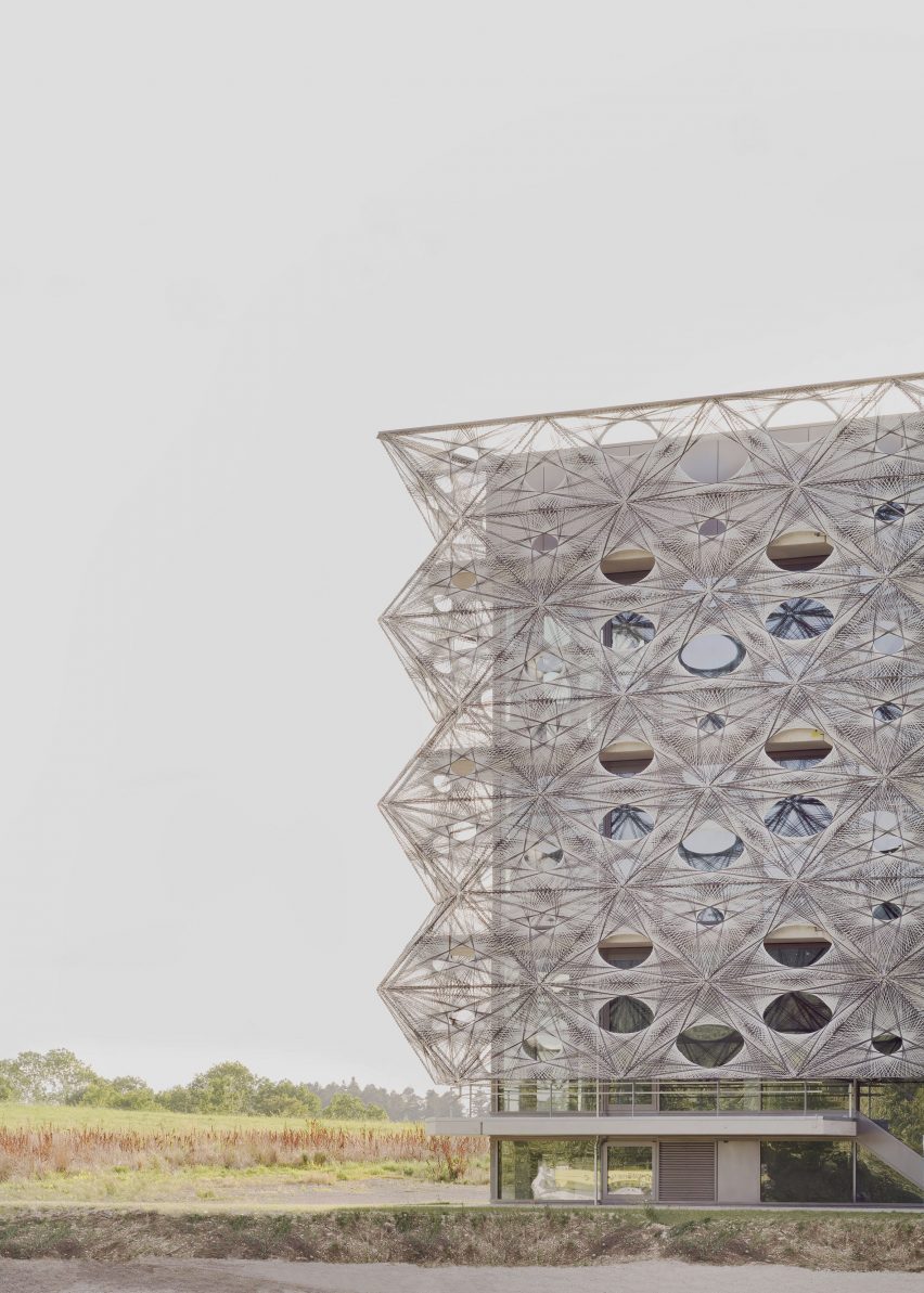 Woven fibre facade at Texoversum school of textiles by Allmannwappner and Menges Scheffler Architekten