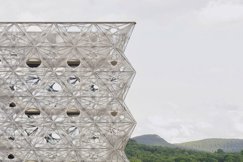 Woven fibre facad at Texoversum for the Reutlingen University of Applied Sciences