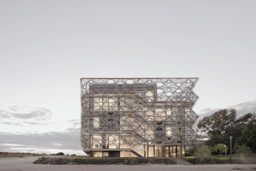 Texoversum university building by Allmannwappner and Menges Scheffler Architekten
