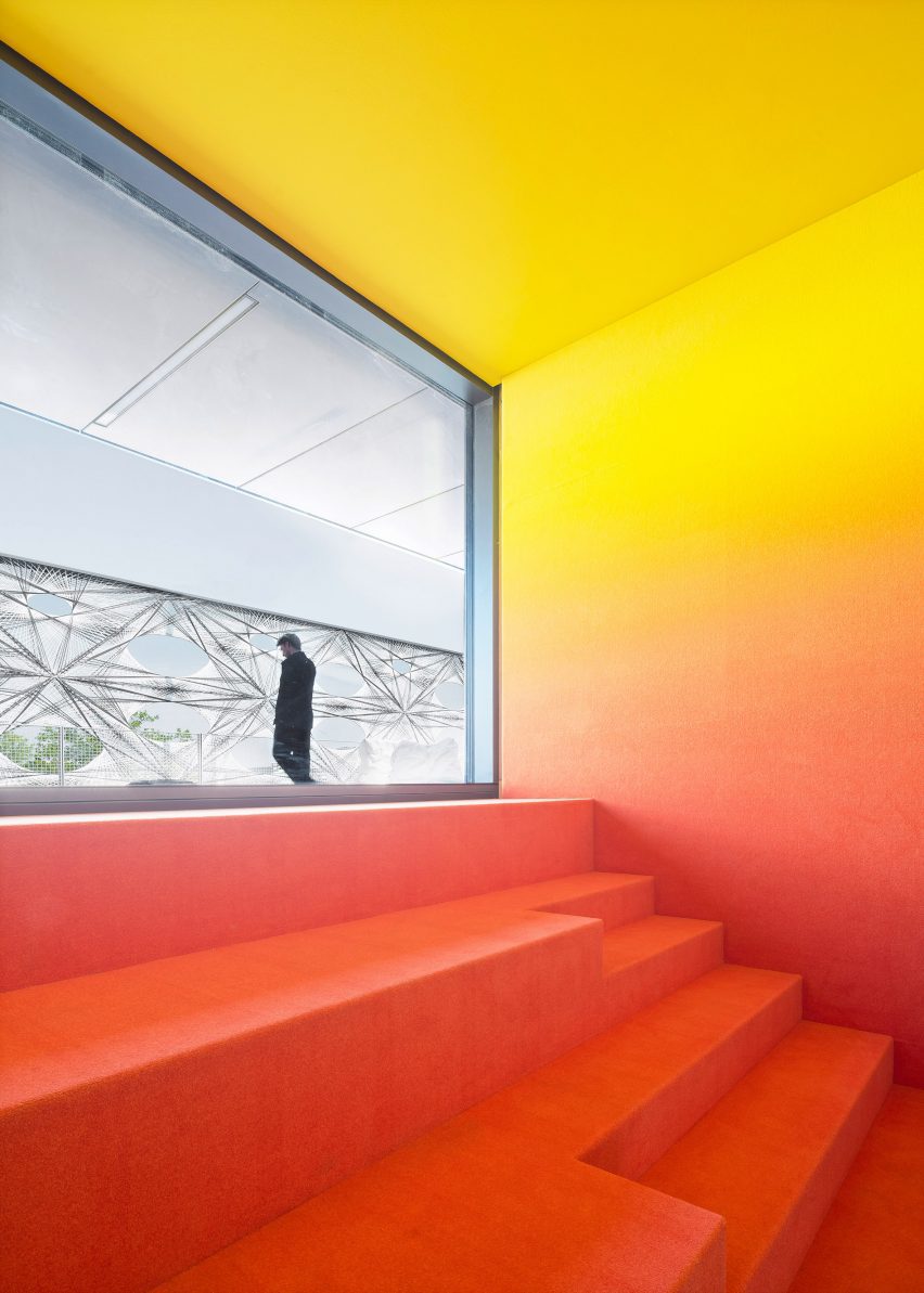 Stepped collaboration area at the Texoversum school of textiles at Reutlingen University of Applied Sciences