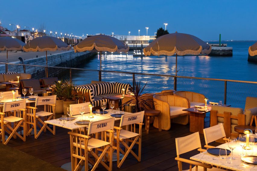 Anfibio by Bacana Studio restaurant terrace.