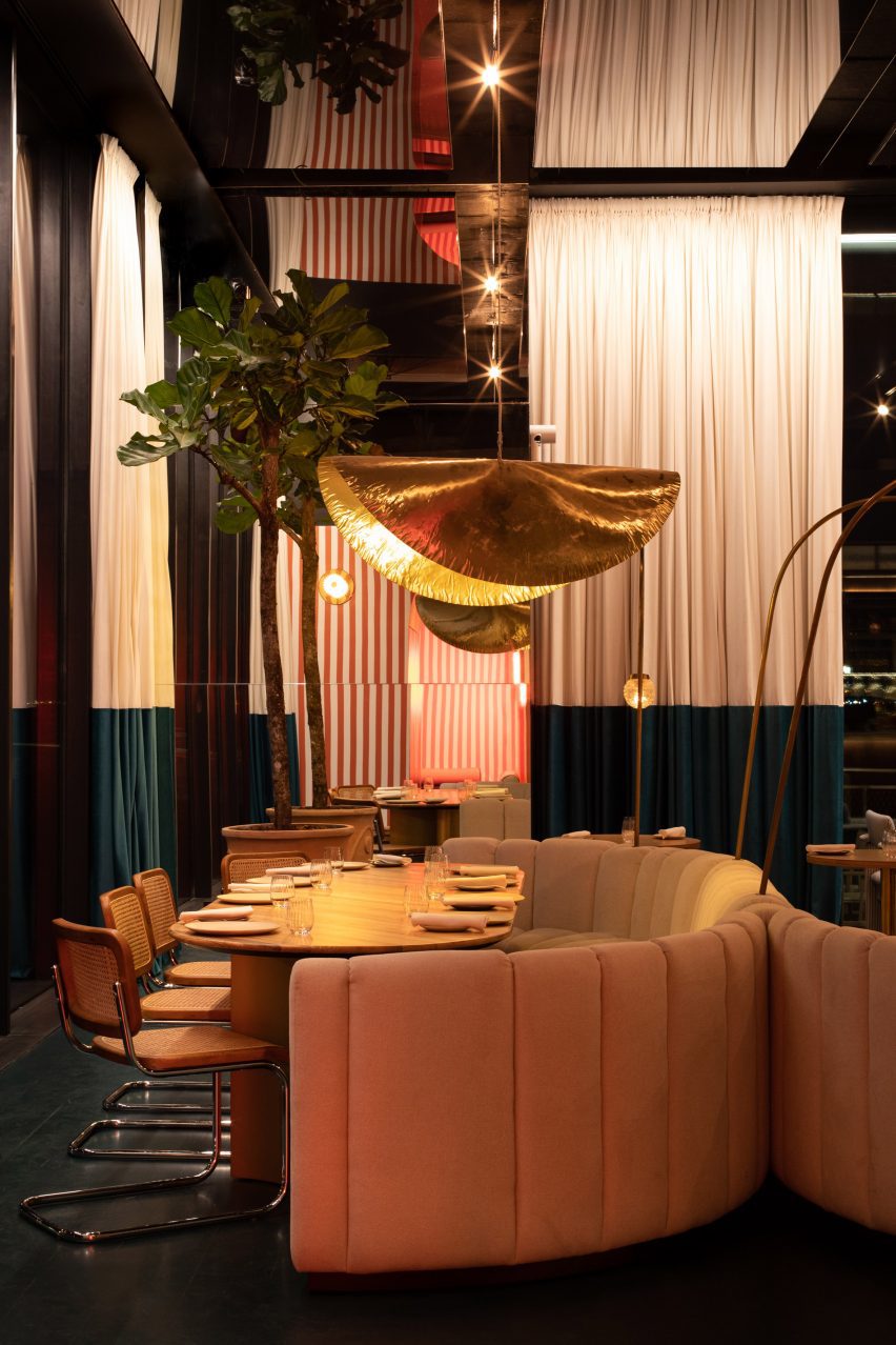 Anfibio by Bacana Studio restaurant lighting