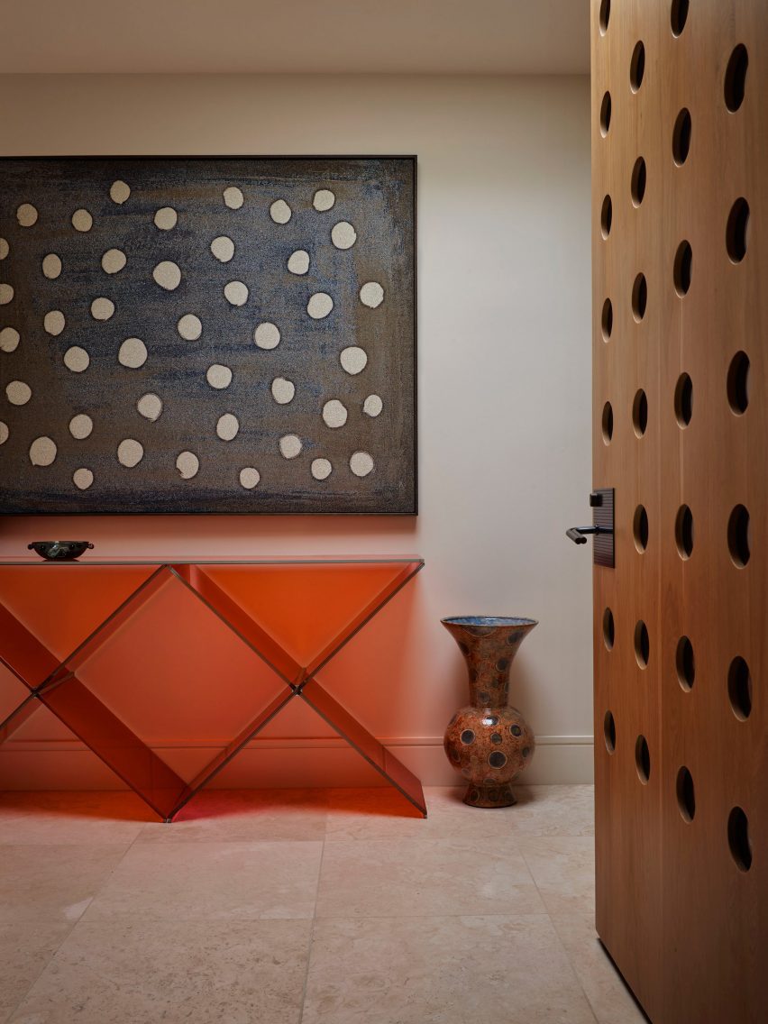 Interior of Black Diamond house by YSG