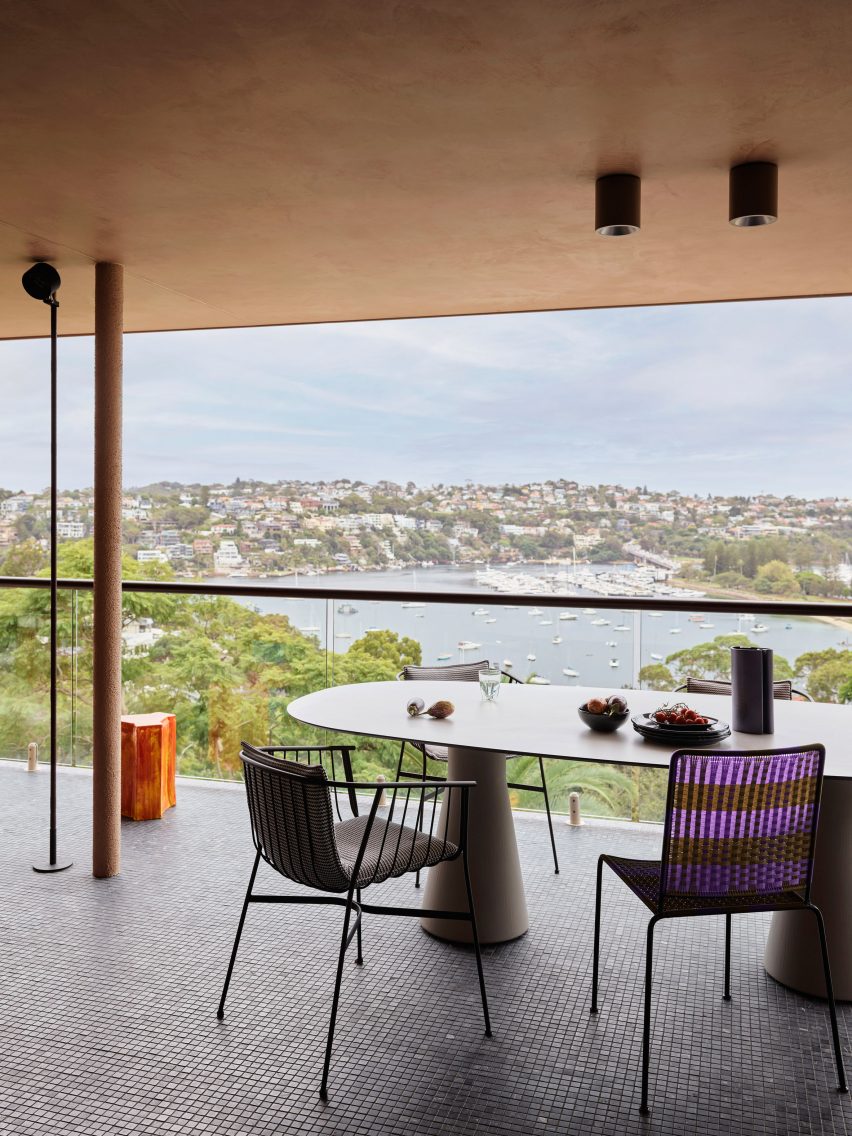 Outdoor dining area of Black Diamond house by YSG