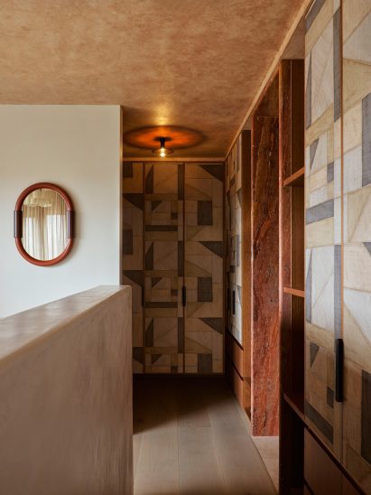 Interior of Black Diamond house by YSG