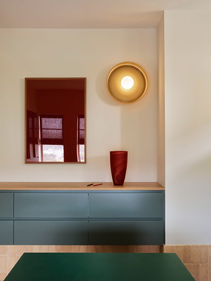 Interior of Black Diamond house by YSG