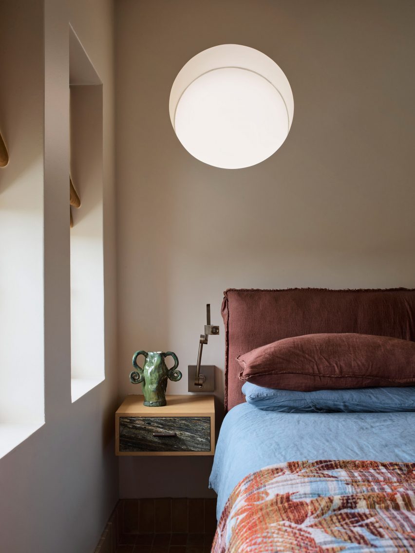 Bedroom interior of Black Diamond house by YSG