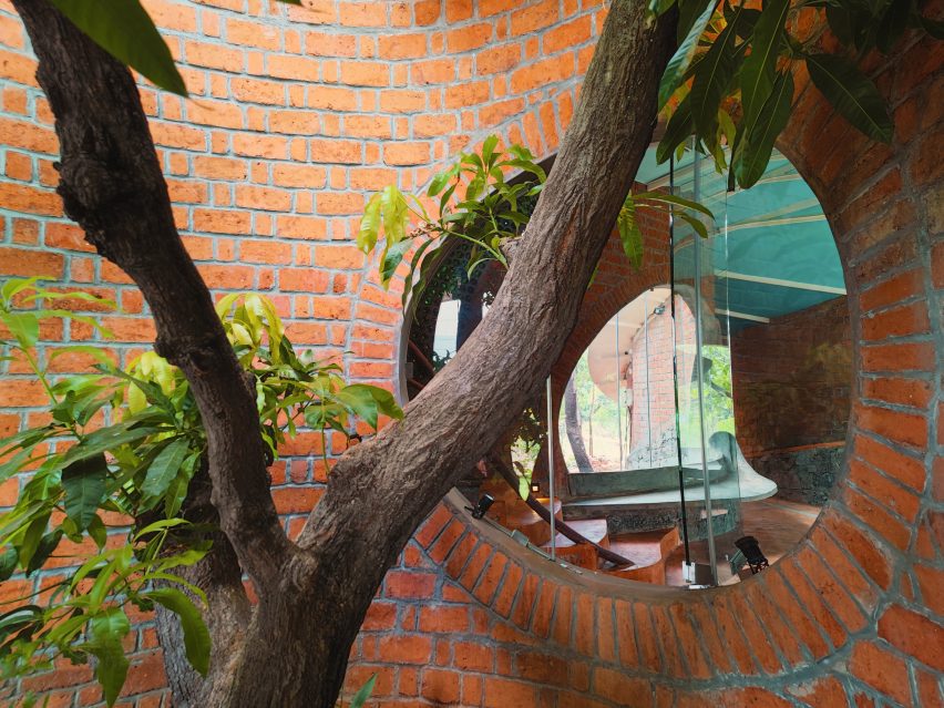 Blurring Boundaries designs brick home nestled in Indian forest