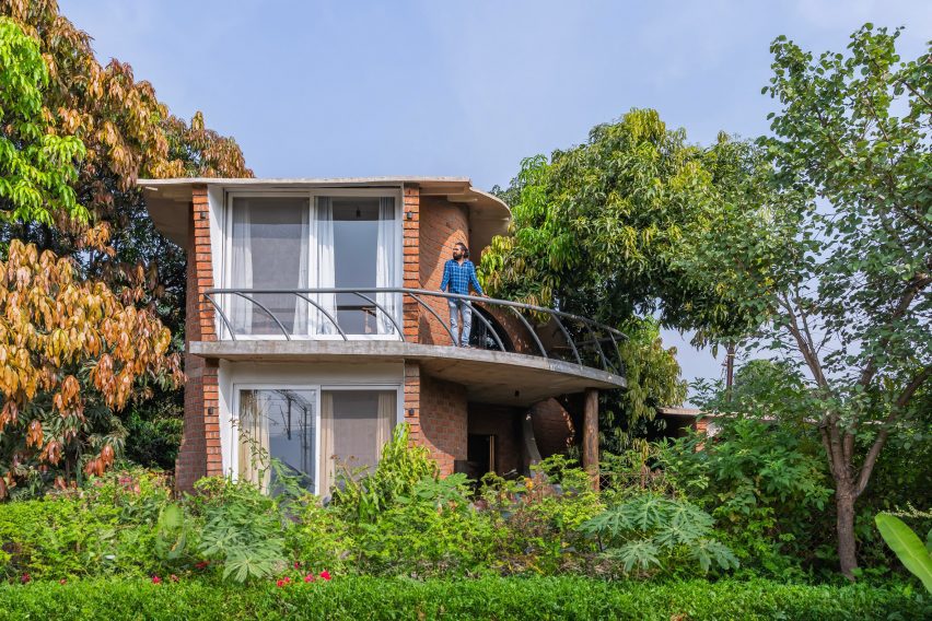 Blurring Boundaries designs brick home nestled in Indian forest