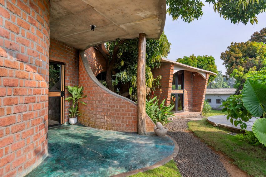 Blurring Boundaries designs brick home nestled in Indian forest