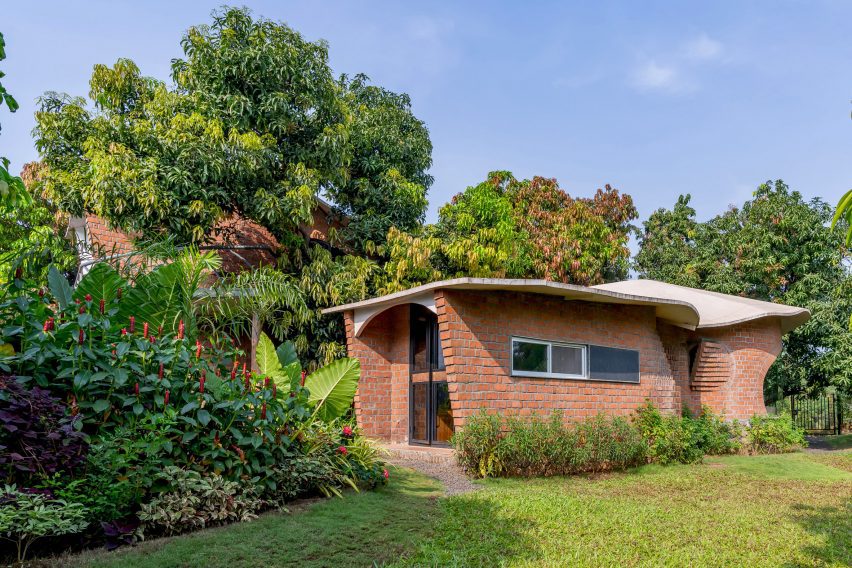 Blurring Boundaries designs brick home nestled in Indian forest