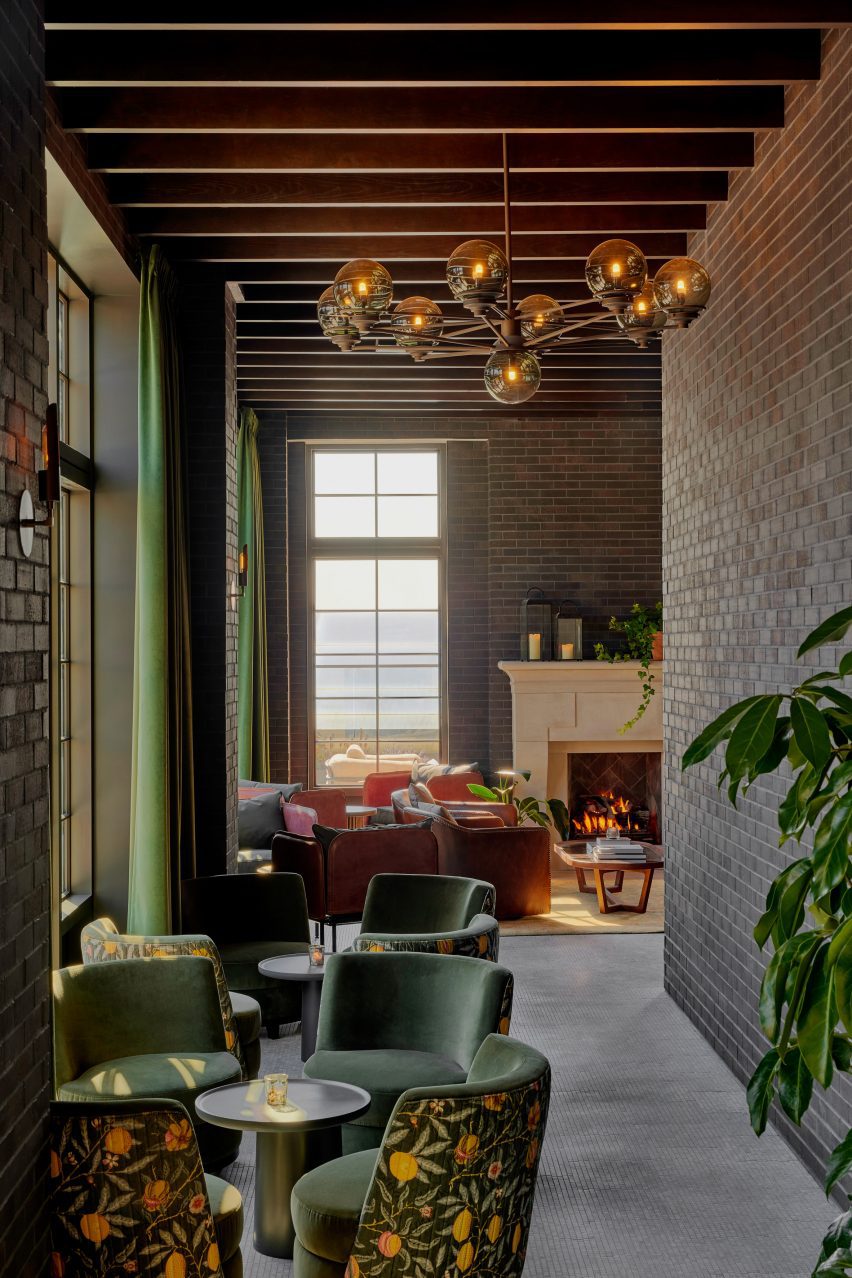 Book hotel restoration