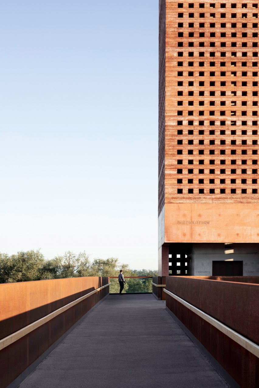 Mono Architekten top carpark with public park in Germany