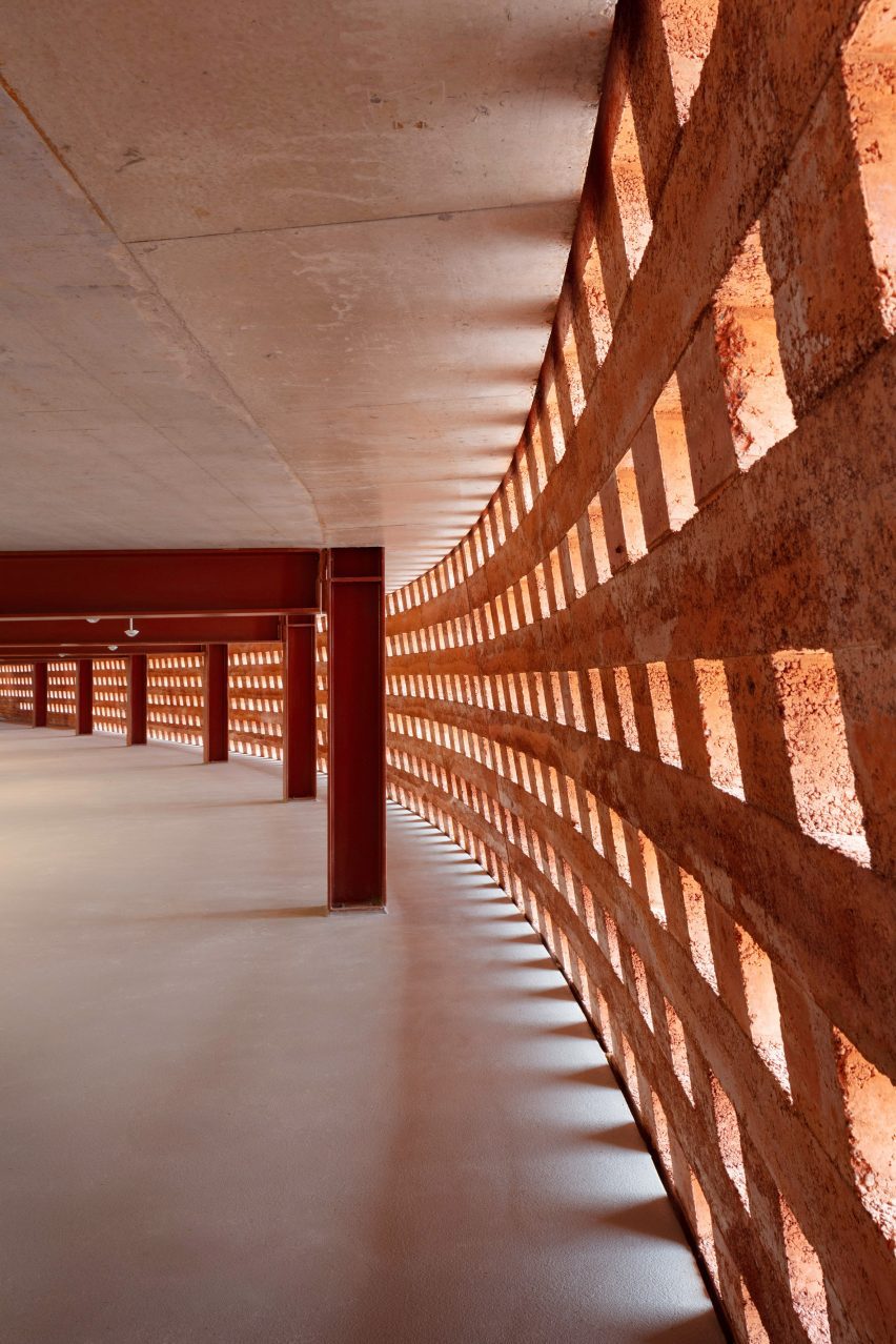 Mono Architekten top carpark with public park in Germany