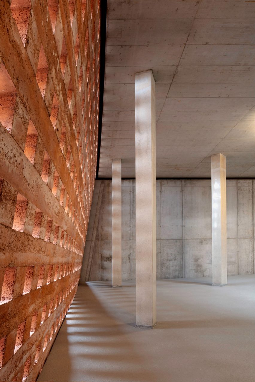 Mono Architekten top carpark with public park in Germany