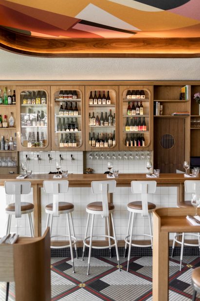 Monttreal restuarant with wine cellar
