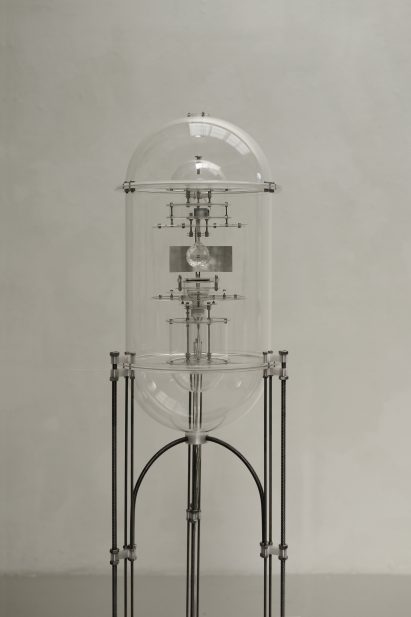 Spinning crystal device