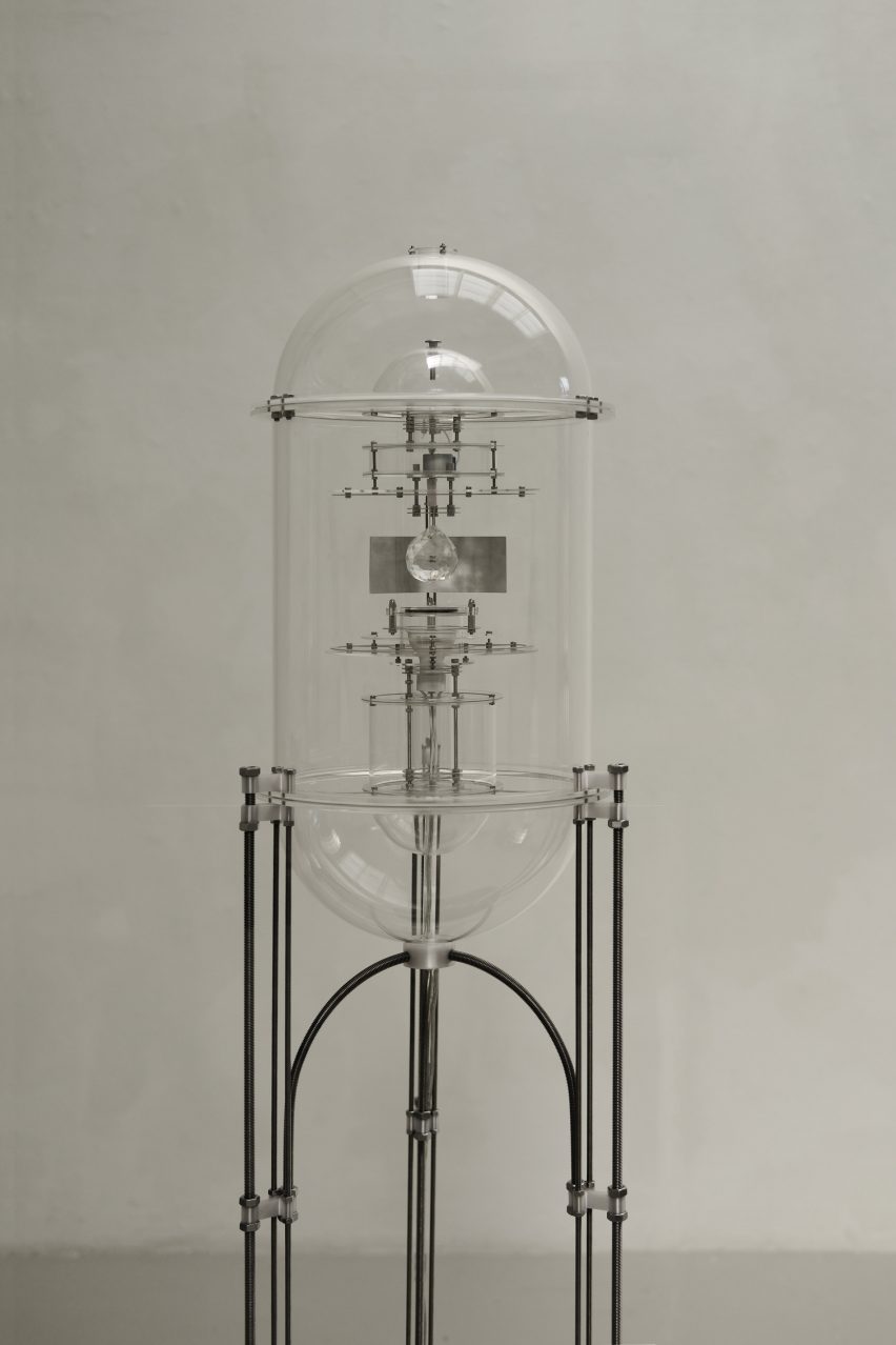 Spinning crystal device