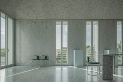Marble wall in Elogio del Grigio house by Antonino Cardillo