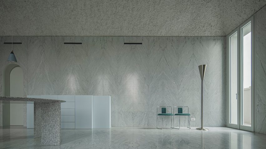 Marble wall in Elogio del Grigio house by Antonino Cardillo