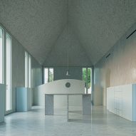 Living room in Elogio del Grigio house by Antonino Cardillo