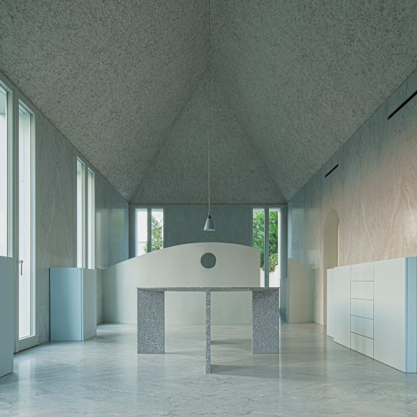 Living room in Elogio del Grigio house by Antonino Cardillo