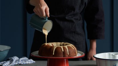 Falcon Enamelware cake stand and cake tin