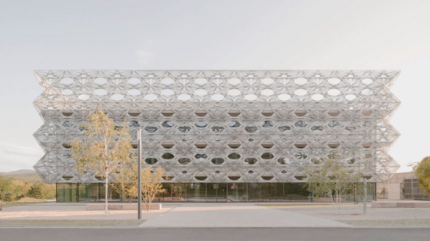 Texoversum university building by Allmannwappner and Menges Scheffler Architekten