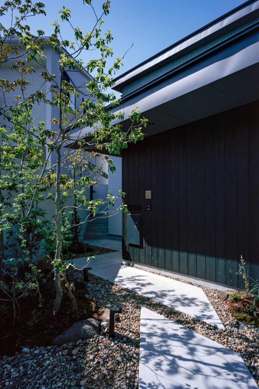 House in Fujiidera by Fujiwaramuro Architects