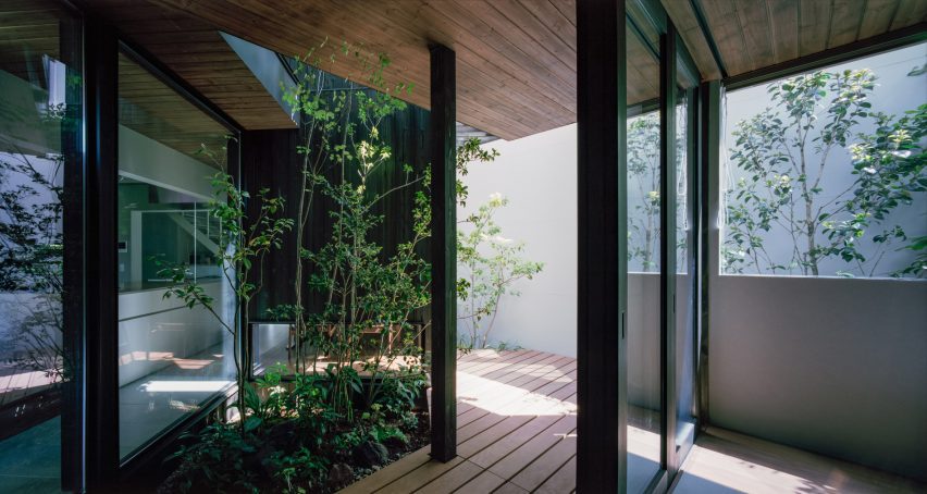 House in Fujiidera by Fujiwaramuro Architects