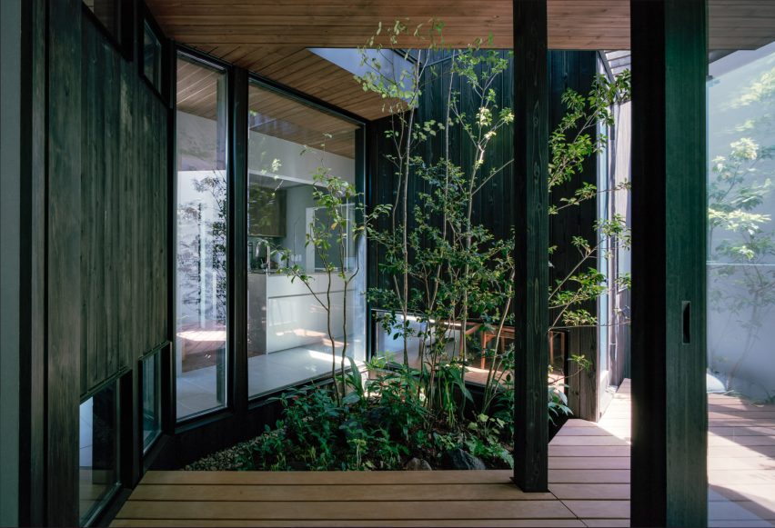 House in Fujiidera by Fujiwaramuro Architects