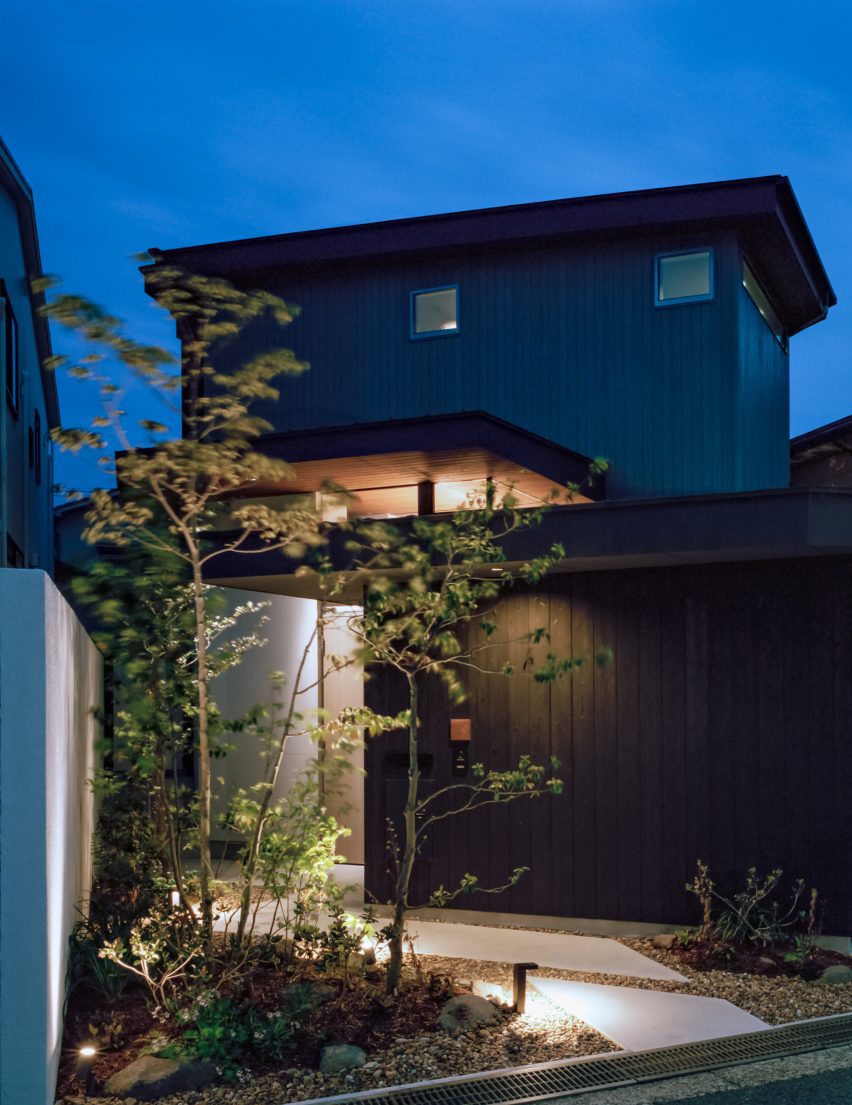 House in Fujiidera by Fujiwaramuro Architects