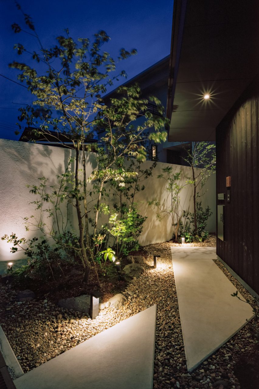 House in Fujiidera by Fujiwaramuro Architects