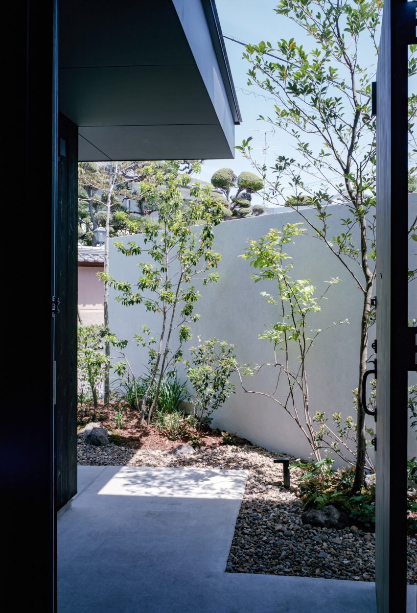 House in Fujiidera by Fujiwaramuro Architects