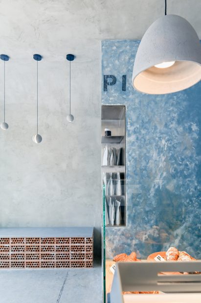 A corner element is wrapped in bluish plaster