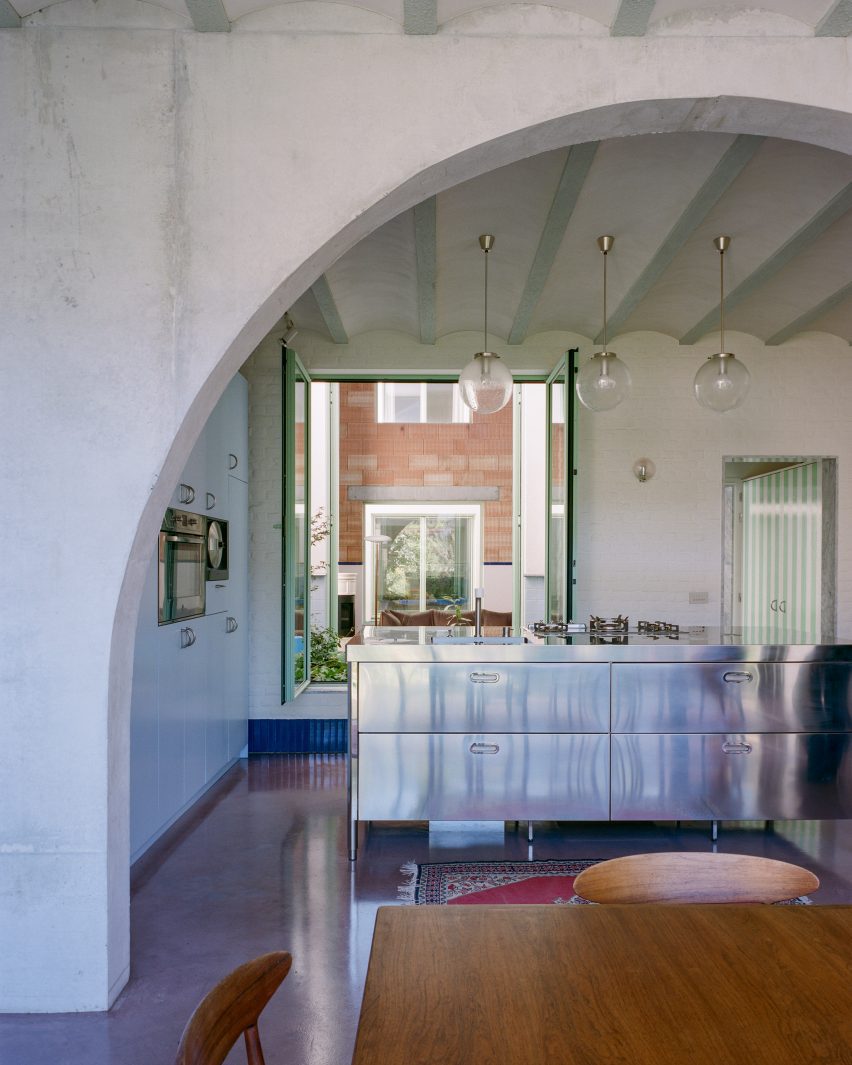 Dailly warehouse home by Mamout in Belgium