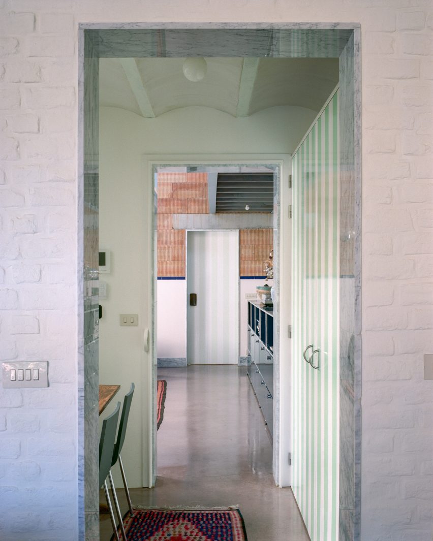 Dailly warehouse home by Mamout in Belgium