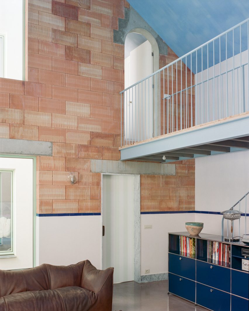 Dailly warehouse home by Mamout in Belgium