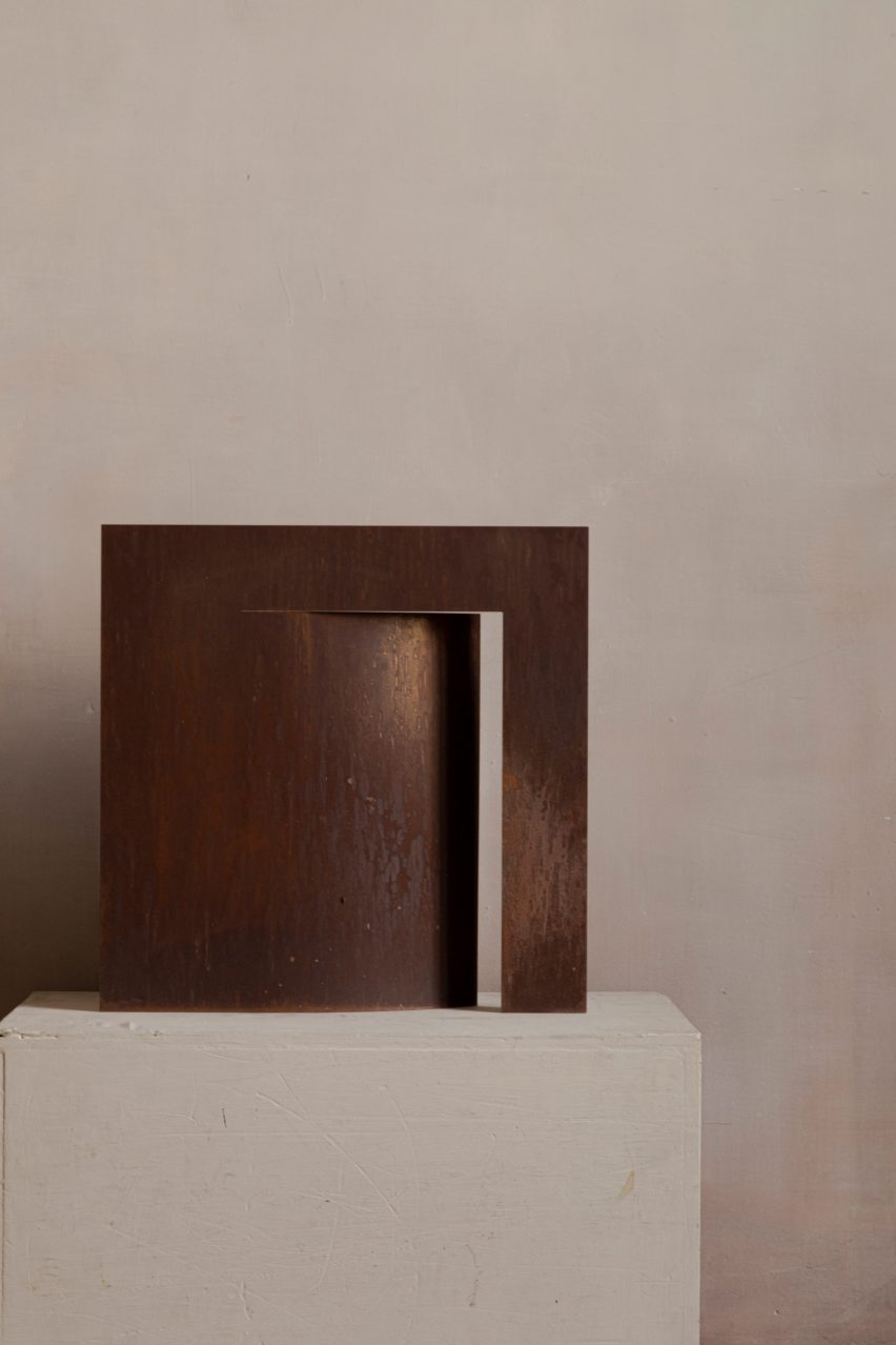 Manu Bañó designs lamp using a sheet of oxidised steel