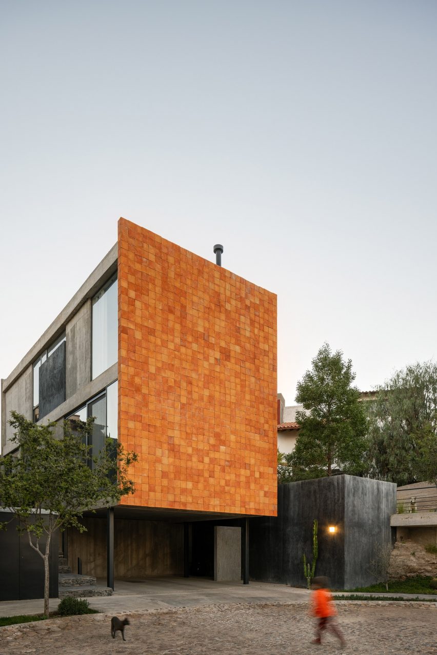 Tomm House by Mauricio Alonso