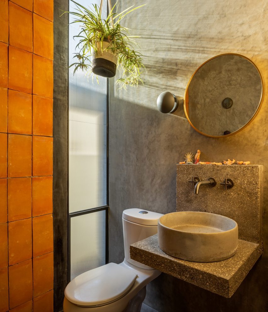 Tomm House by Mauricio Alonso