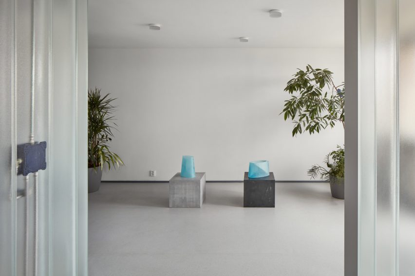 Neuhäusl Hunal renovate apartment in Prague using curved glass walls