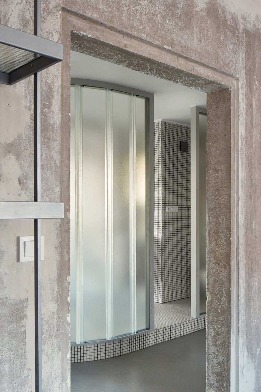 Neuhäusl Hunal renovate apartment in Prague using curved glass walls