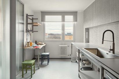 Kitchen workspace in Prague apartment by Neuhäusl Hunal