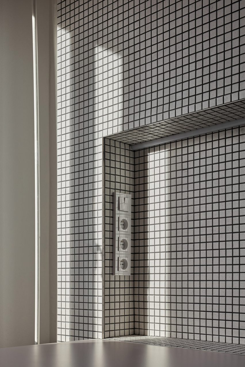 Neuhäusl Hunal renovate apartment in Prague using curved glass walls