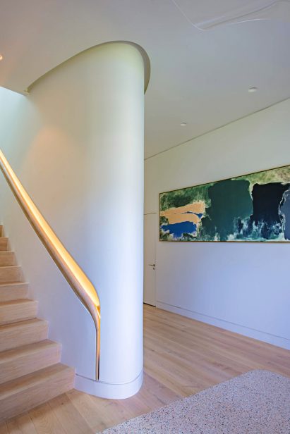 Curved wall within home by PARTISANS