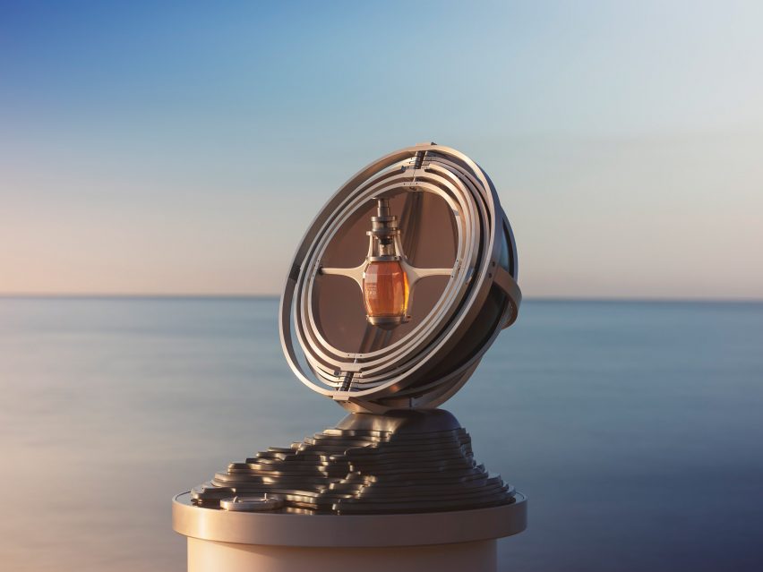 Whisky decanter for yacht